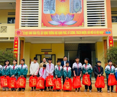 TRƯỜNG TH&THCS KIM SƠN, XÃ BẢO HÀ, TỈNH LÀO CAI PHÁT ĐỘNG PHONG TRÀO “TẾT TRAO YÊU THƯƠNG” 